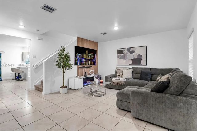 3 of 24 - 533 Ne 5th Place, Florida City, FL