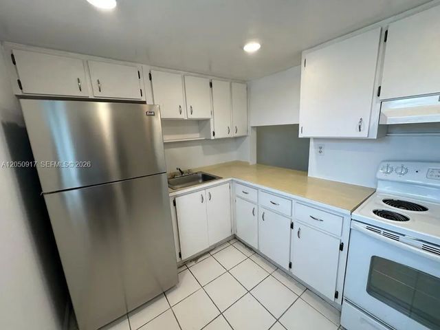 2 of 10 - 505 Nw 177th Street #111, Miami Gardens, FL