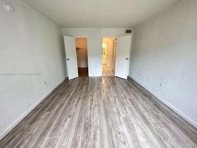 3 of 10 - 505 Nw 177th Street #111, Miami Gardens, FL