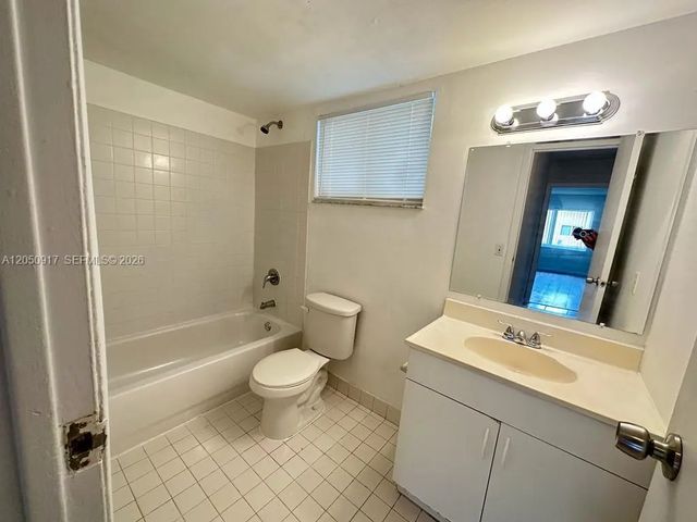 5 of 10 - 505 Nw 177th Street #111, Miami Gardens, FL