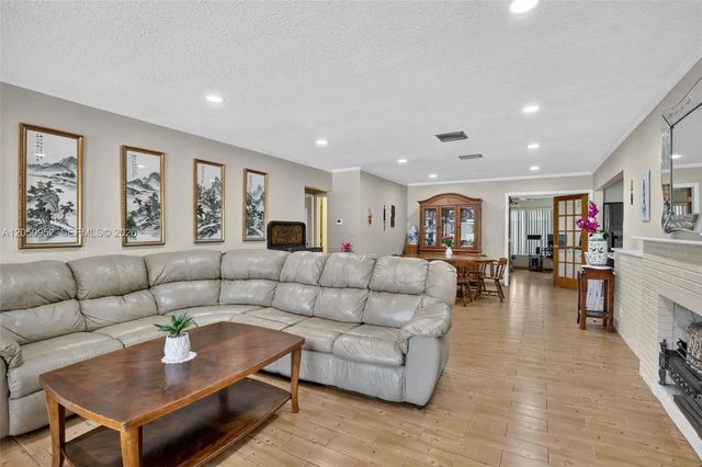 4 of 39 - 206 N 32nd Avenue, Hollywood, FL