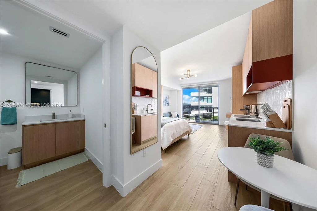 90 Ne 32 #713, Miami