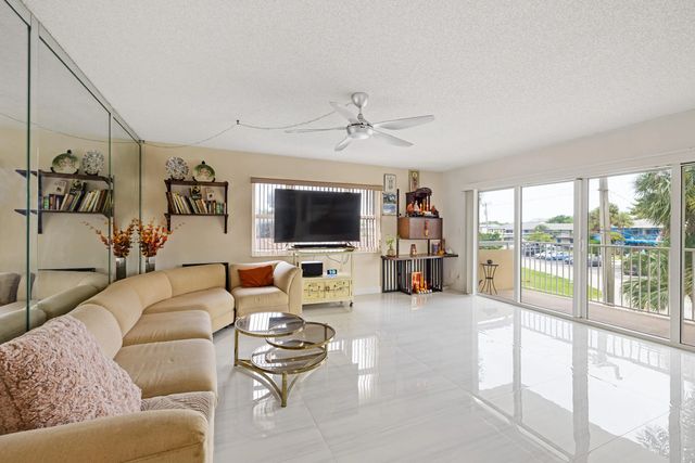 4 of 31 - 1200 Hibiscus Avenue #201, Pompano Beach, FL