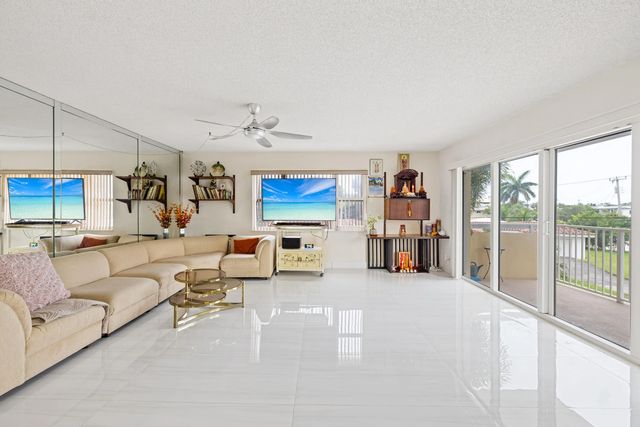 5 of 31 - 1200 Hibiscus Avenue #201, Pompano Beach, FL