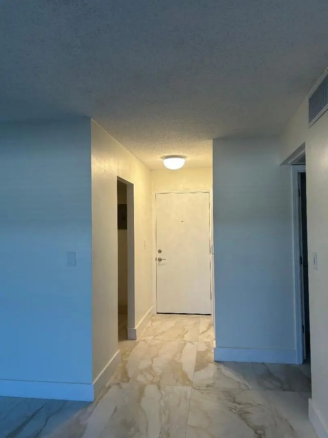 2 of 32 - 550 Bayshore Drive #102, Fort Lauderdale, FL