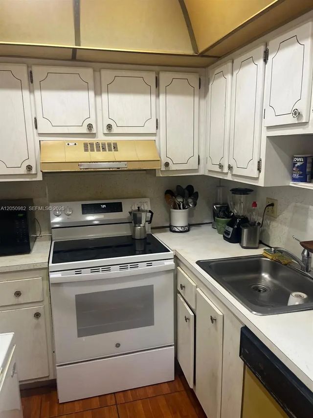 3 of 7 - 4990 E Sabal Palm Boulevard #218, Tamarac, FL