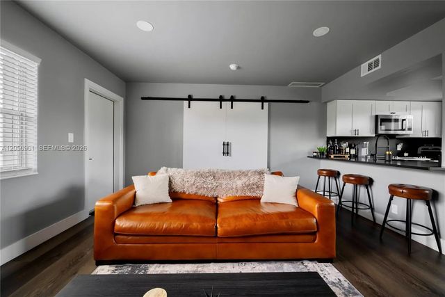 2 of 23 - 609 Ne 13th Avenue #302, Fort Lauderdale, FL