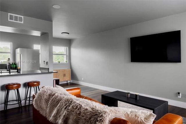 3 of 23 - 609 Ne 13th Avenue #302, Fort Lauderdale, FL