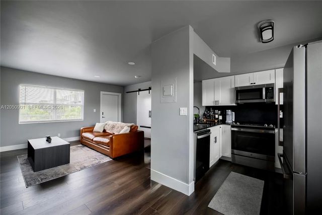 4 of 23 - 609 Ne 13th Avenue #302, Fort Lauderdale, FL