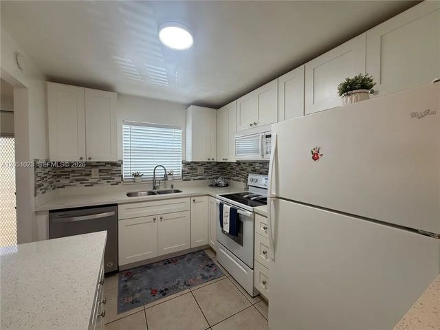 4 of 31 - 9540 Sunrise Lakes Boulevard #208, Sunrise, FL