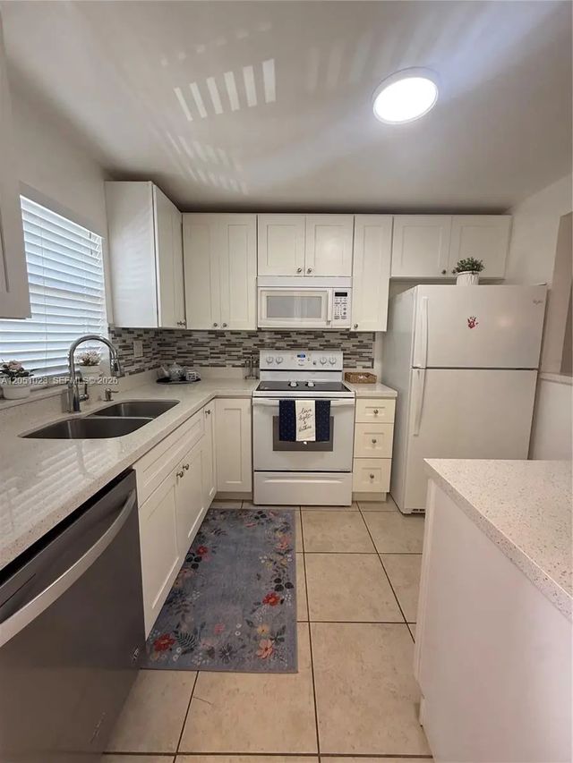 5 of 31 - 9540 Sunrise Lakes Boulevard #208, Sunrise, FL