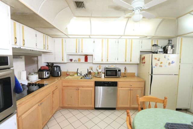 3 of 28 - 2886 Fernley Drive E #91, West Palm Beach, FL