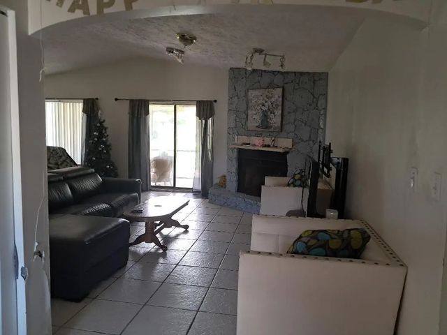 4 of 14 - 441 Sw Todd Avenue, Port St. Lucie, FL
