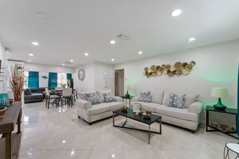 4184 Nw 52nd Avenue, Lauderdale Lakes