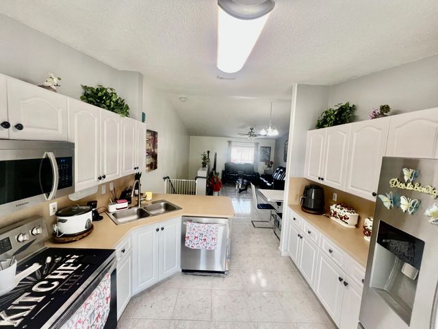 5 of 36 - 10903 W Okeechobee Road #201, Hialeah, FL