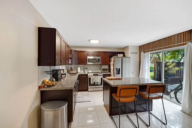 8910 Sw 20th Place #a-23, Davie