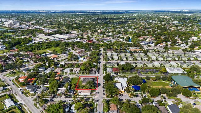 4 of 12 - 880 Nw 25th Avenue, Fort Lauderdale, FL