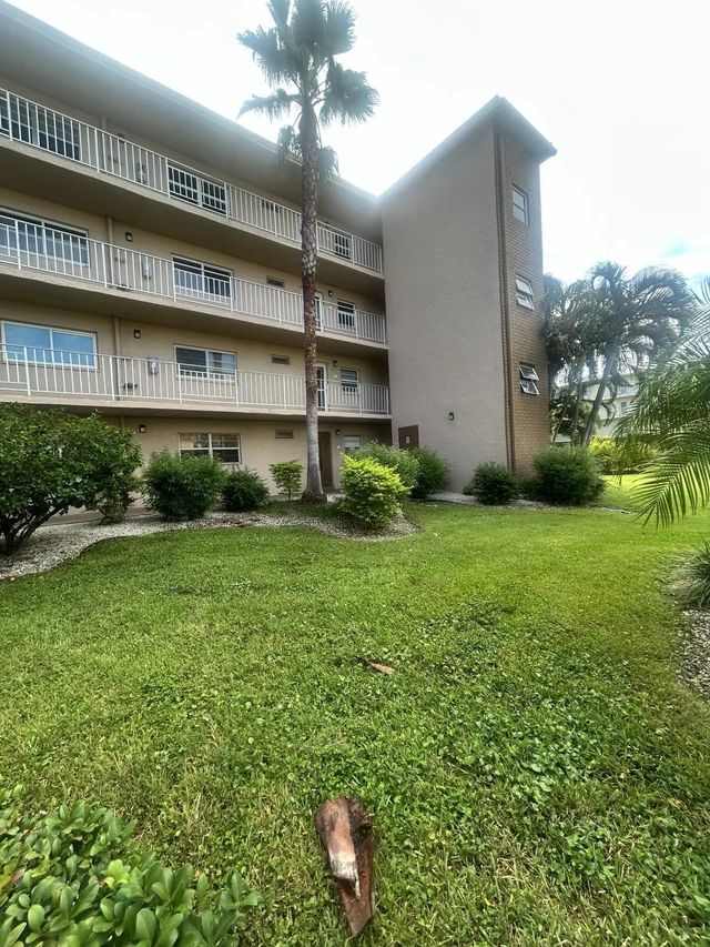 2 of 21 - 300 Ne 26th Avenue #113, Boynton Beach, FL