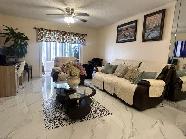 4 of 21 - 300 Ne 26th Avenue #113, Boynton Beach, FL