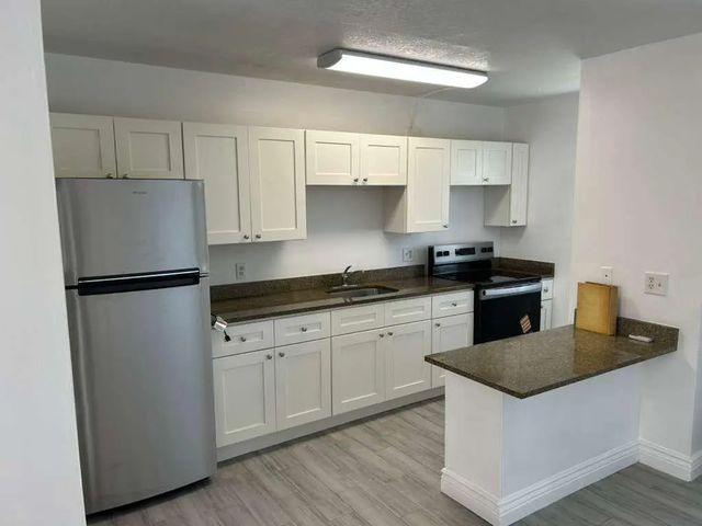5 of 11 - 1081 Se Monterey Road #3-12, Stuart, FL