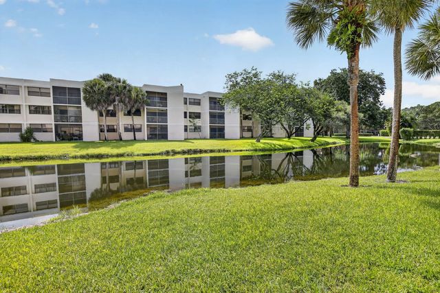 410 Lakeview Drive #103, Weston