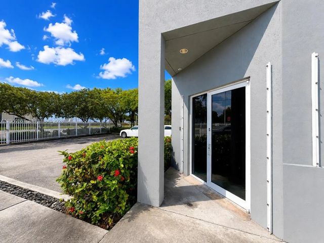 3 of 17 - 3300 Nw 112th Avenue #11, Doral, FL