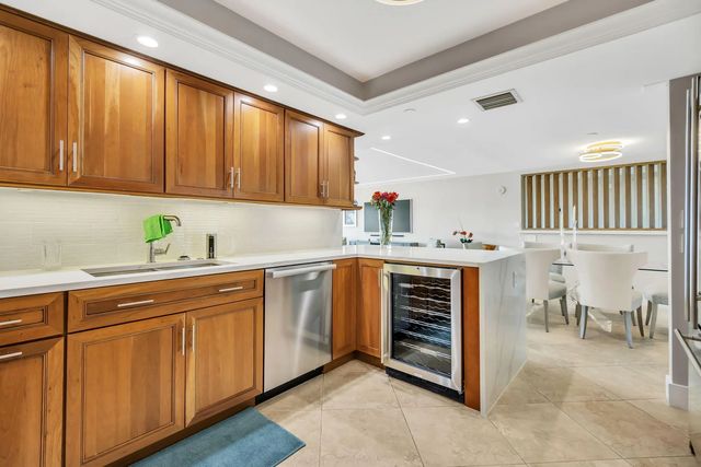 4 of 41 - 3200 Port Royale Drive N #902, Fort Lauderdale, FL