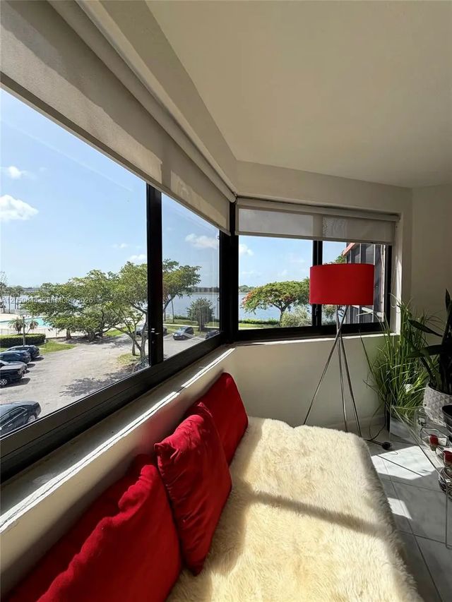 5 of 49 - 20850 San Simeon Way #302-5, Miami, FL