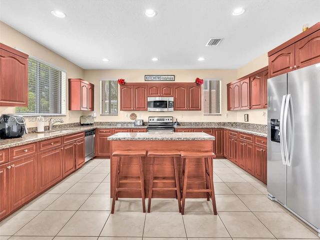 912 Nw 204th Street, Miami Gardens