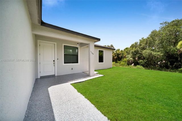 2 of 30 - 1109 N Hilton Circle, LaBelle, FL