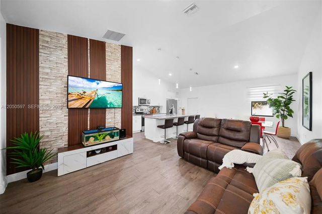 3 of 30 - 1109 N Hilton Circle, LaBelle, FL
