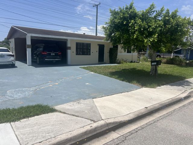 2 of 10 - 1131 W 1st Street, Riviera Beach, FL