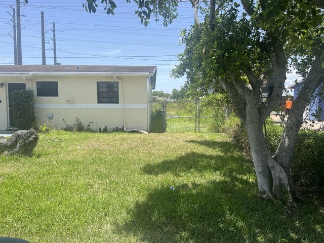 3 of 10 - 1131 W 1st Street, Riviera Beach, FL