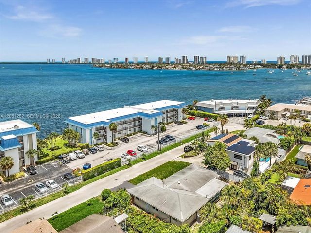5 of 52 - 411 Wilma Circle, Riviera Beach, FL