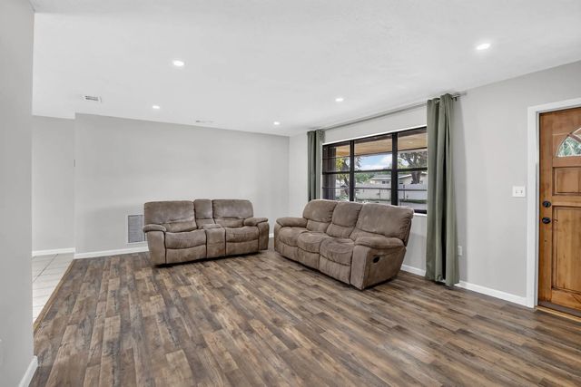 4 of 26 - 8968 Sw 52nd Place, Cooper City, FL