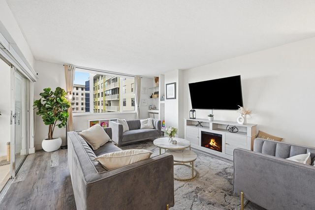 4400 Hillcrest Drive #719c, Hollywood