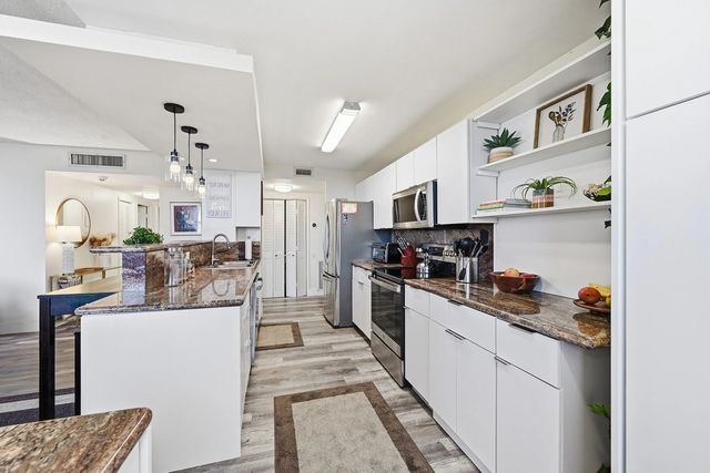 5 of 40 - 4400 Hillcrest Drive #719c, Hollywood, FL