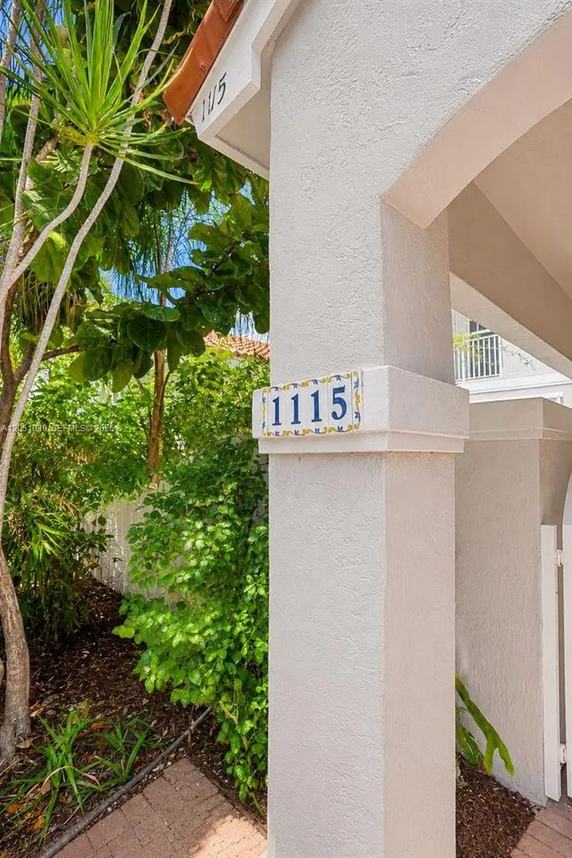 1115 Weeping Willow Way, Hollywood