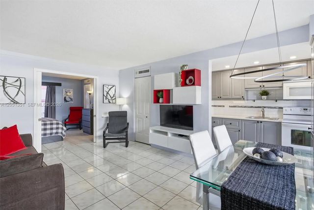 5 of 39 - 3133 S Ocean Drive #218, Hallandale Beach, FL