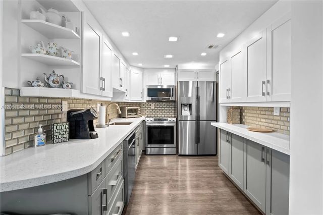3 of 36 - 300 Bayview Drive #903, Sunny Isles Beach, FL