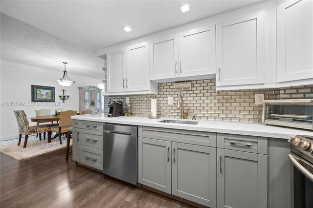 5 of 36 - 300 Bayview Drive #903, Sunny Isles Beach, FL