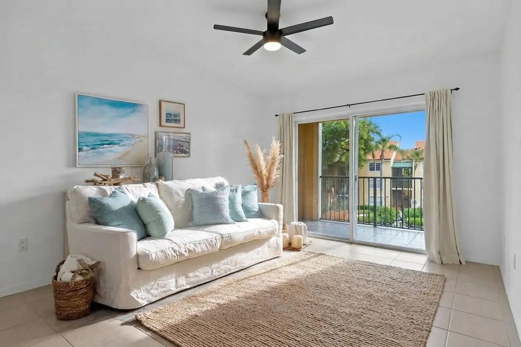 135 Yacht Club Way #305, Hypoluxo