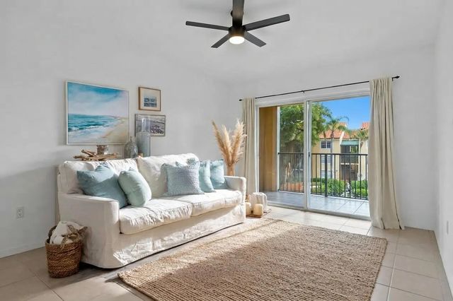135 Yacht Club Way #305, Hypoluxo
