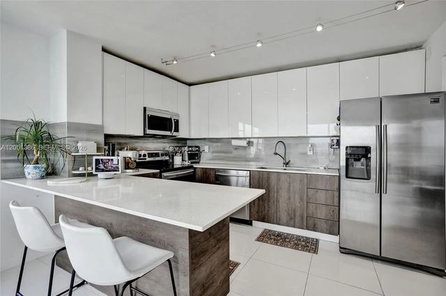 3 of 43 - 11111 Biscayne Boulevard #1915, Miami, FL