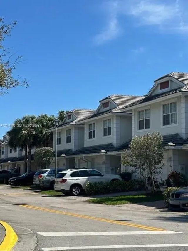 2 of 8 - 3011 Nw 30th Avenue #3011, Oakland Park, FL
