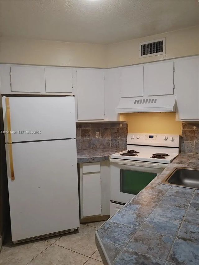 3 of 31 - 212 Lake Pointe Drive #112, Oakland Park, FL