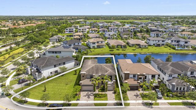 2 of 35 - 10432 N Lago Vista Circle, Parkland, FL