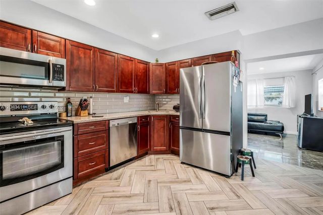 2 of 37 - 7211 Nw 76th Street, Tamarac, FL