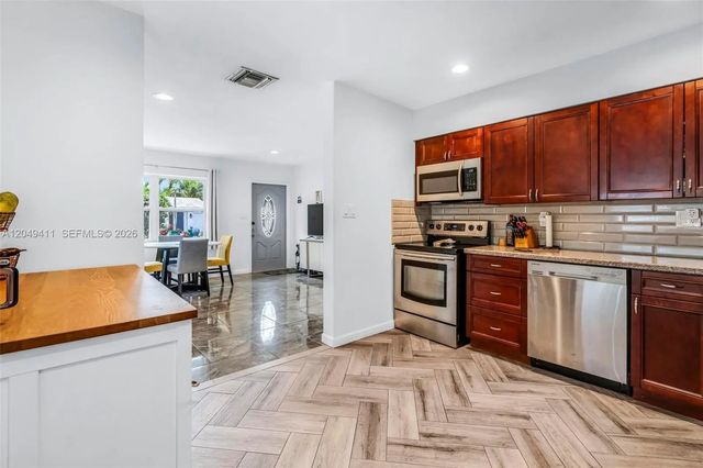 4 of 37 - 7211 Nw 76th Street, Tamarac, FL