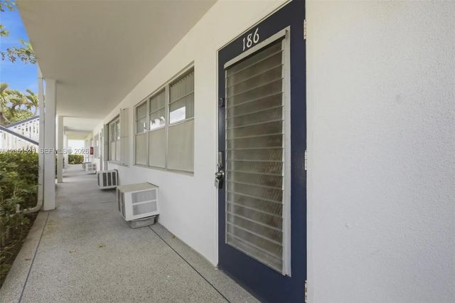 4 of 28 - 186 Ventnor L #l, Deerfield Beach, FL